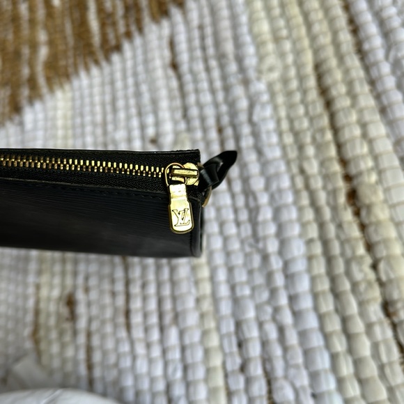 Louis Vuitton Epi Pouchette - Picture 3 of 11